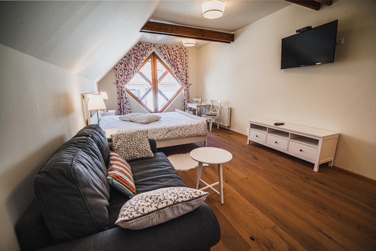 Farm Stay Zurej Sentjur Bagian luar foto