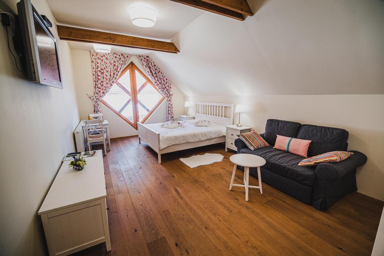 Farm Stay Zurej Sentjur Bagian luar foto