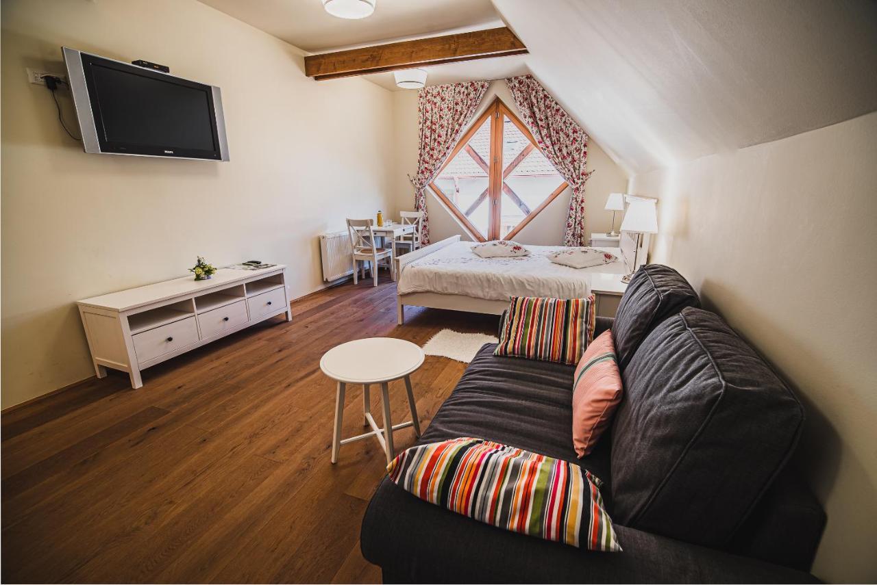 Farm Stay Zurej Sentjur Bagian luar foto
